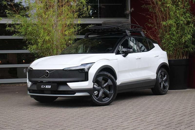 Wit Nieuw 2025 Volvo EX30 Performance SUV | € 54.300 - Afbeelding 1/4
