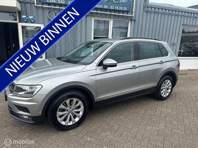 Grijs Gebruikt 2019 VW Tiguan Comfortline SUV | € 24.450 (Goede deal) - Afbeelding 1/4