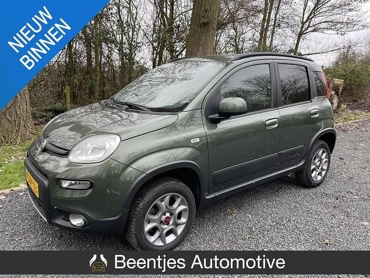 Groen Occasion 2014 Fiat Panda 4x4 Lounge Hatchback | € 7.950 - Afbeelding 1/4