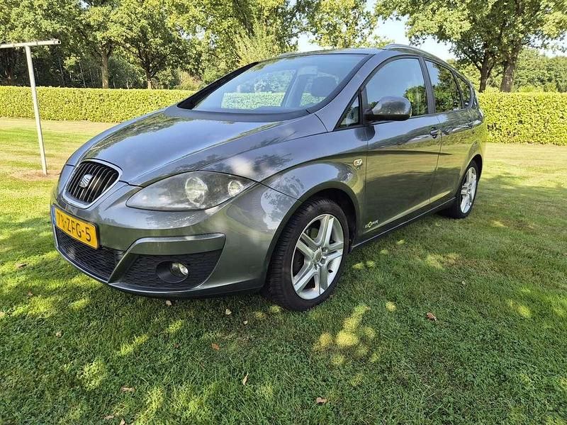 Grijs Gebruikt 2012 Seat Altea XL Copa MPV | € 4.450 (Eerlijke prijs) - Afbeelding 1/4