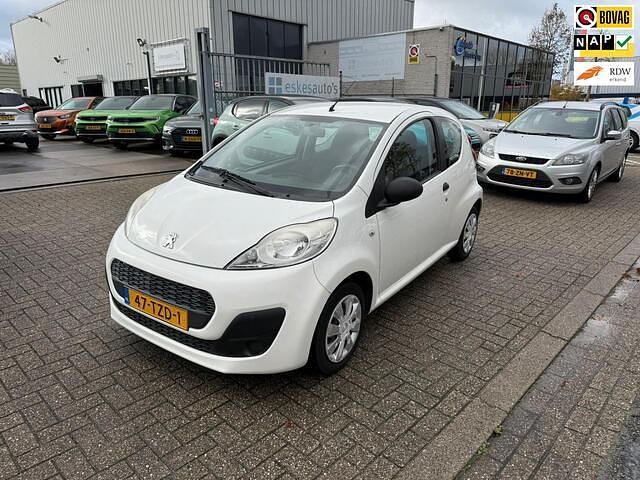 Wit Gebruikt 2012 Peugeot 107 Access Hatchback | € 1.950 (Eerlijke prijs) - Afbeelding 1/4