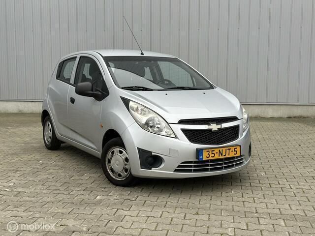 Grijs Gebruikt 2010 Chevrolet Spark Hatchback | € 1.450 (Goede deal) - Afbeelding 1/4