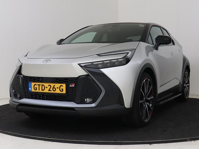 Grijs Gebruikt 2025 Toyota C-HR+ Edition SUV | € 46.665 - Afbeelding 1/4