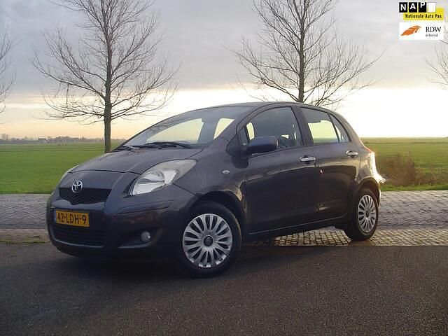 Grijs Gebruikt 2010 Toyota Yaris Hatchback | € 6.750 (Iets duurder) - Afbeelding 1/4