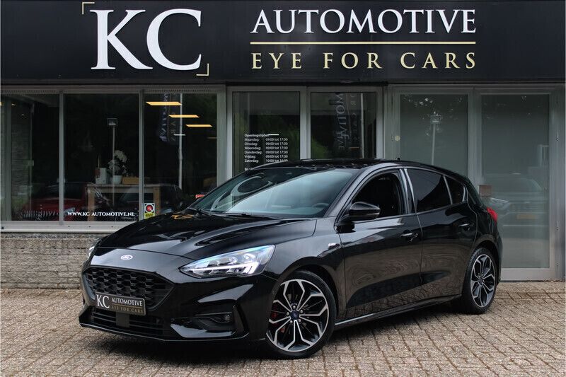 Zwart Gebruikt 2018 Ford Focus ST-Line Hatchback | € 16.945 (Iets duurder) - Afbeelding 1/4