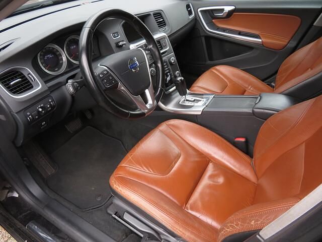 Occasion Volvo V60 Momentum 241 PK (177 kW) 2011 Zwart (metallic) Stationwagen