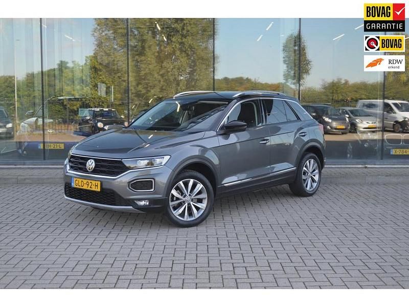 Grijs Occasion 2019 VW T-Roc Sportline SUV | € 24.645 (Eerlijke prijs) - Afbeelding 1/4