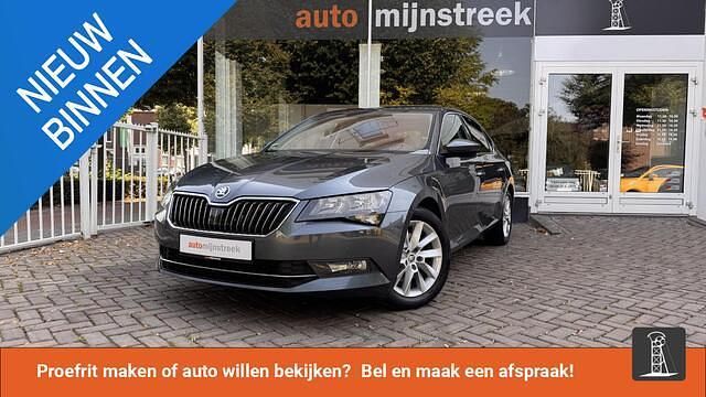 Grijs Gebruikt 2018 Skoda Superb Business Line Hatchback | € 18.500 (Eerlijke prijs) - Afbeelding 1/4