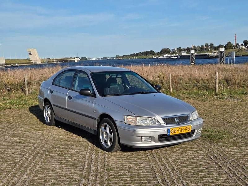 Zilver Gebruikt 2000 Honda Accord LS Sedan | € 800 - Afbeelding 1/4
