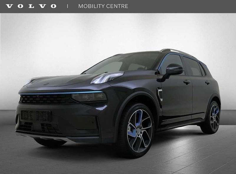 Zwart, metallic lak Nieuw 2024 Lynk & Co 01 SUV | € 36.935 (Eerlijke prijs) - Afbeelding 1/4