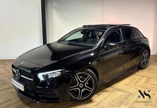 Zwart Gebruikt 2021 Mercedes A200 Premium Plus Hatchback | € 26.940 (Eerlijke prijs) - Afbeelding 1/4