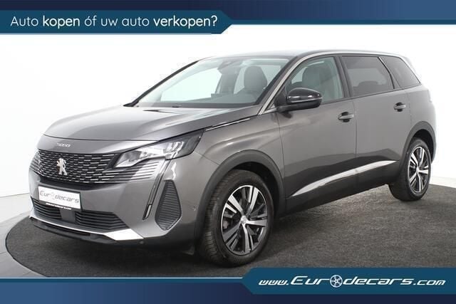Grijs, metallic lak Gebruikt 2022 Peugeot 5008 Allure MPV | € 29.700 (Eerlijke prijs) - Afbeelding 1/4
