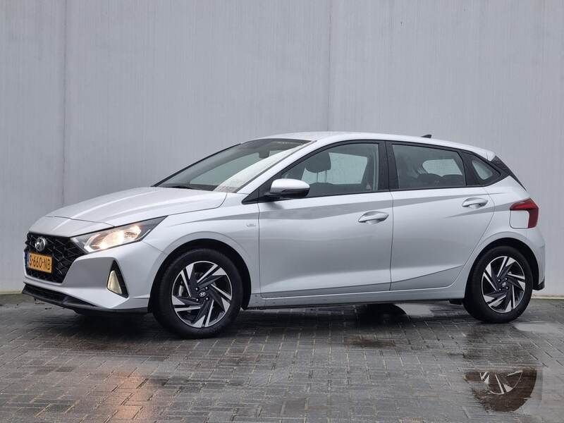 Grijs Gebruikt 2023 Hyundai i20 Comfort Hatchback | € 19.480 (Eerlijke prijs) - Afbeelding 1/4