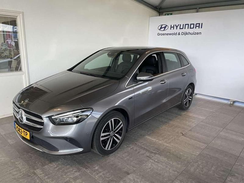 Grijs Gebruikt 2021 Mercedes B250e MPV | € 27.950 (Goede deal) - Afbeelding 1/4