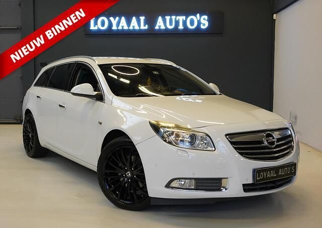 Wit Gebruikt 2011 Opel Insignia Sport Stationwagen | € 7.499 (Eerlijke prijs) - Afbeelding 1/4