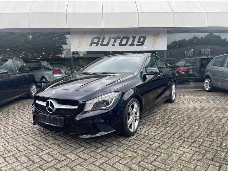 Zwart Gebruikt 2015 Mercedes CLA180 Ambition Sedan | € 15.919 (Eerlijke prijs) - Afbeelding 1/4