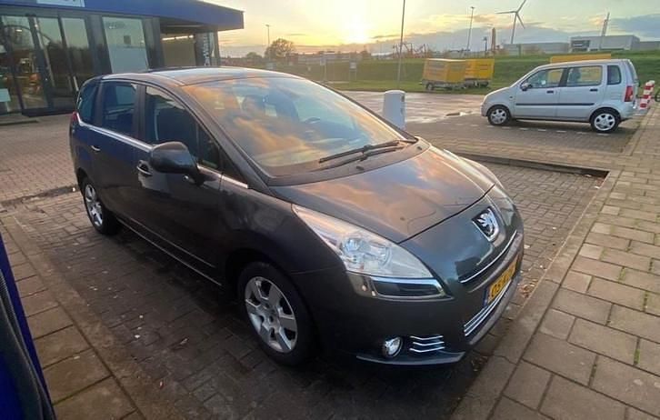 Gebruikt 2010 Peugeot 5008 | € 2.950 (Eerlijke prijs) - Afbeelding 1/4