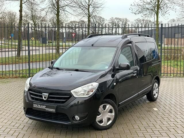 Zwart Occasion 2014 Dacia Dokker Lauréate MPV | € 6.495 (Eerlijke prijs) - Afbeelding 1/3
