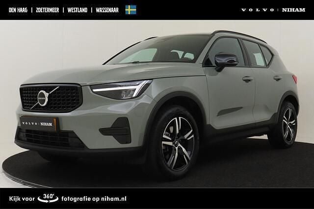 Groen Gebruikt 2024 Volvo XC40 Plus SUV | € 43.890 (Eerlijke prijs) - Afbeelding 1/4