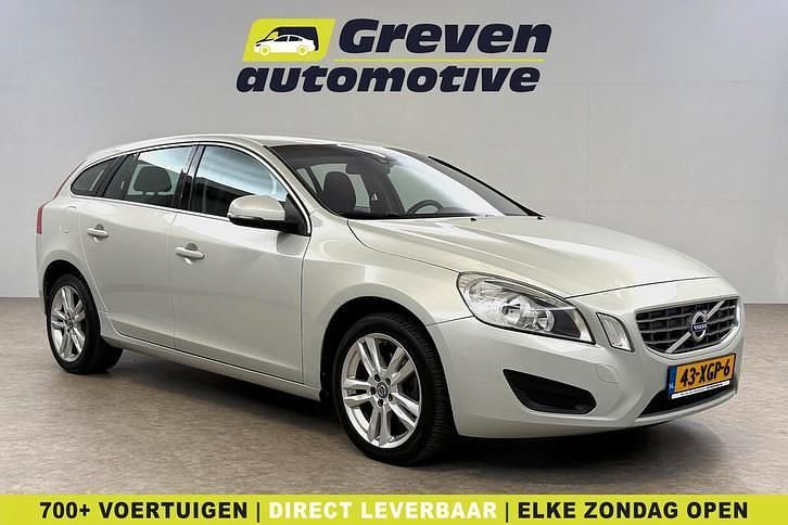 Grijs Occasion 2012 Volvo V60 Momentum Stationwagen | € 3.150 (Super prijs) - Afbeelding 1/4