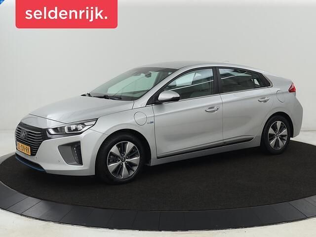 Grijs Occasion 2018 Hyundai Ioniq Premium Hatchback | € 16.900 (Iets duurder) - Afbeelding 1/4