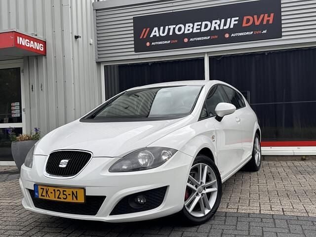 Wit Gebruikt 2011 Seat Leon Hatchback | € 4.950 (Eerlijke prijs) - Afbeelding 1/4