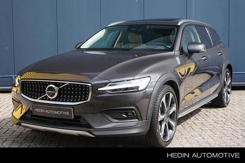 Grijs, metallic lak Gebruikt 2022 Volvo V60 CC Ultimate Stationwagen | € 49.995 (Goede deal) - Afbeelding 1/4