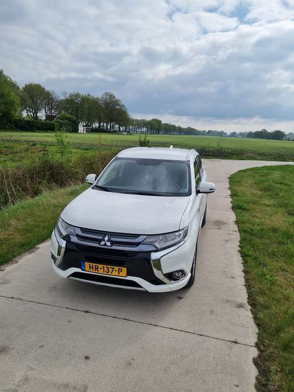 Wit Gebruikt 2016 Mitsubishi Outlander Edition SUV | € 13.500 (Eerlijke prijs) - Afbeelding 1/4