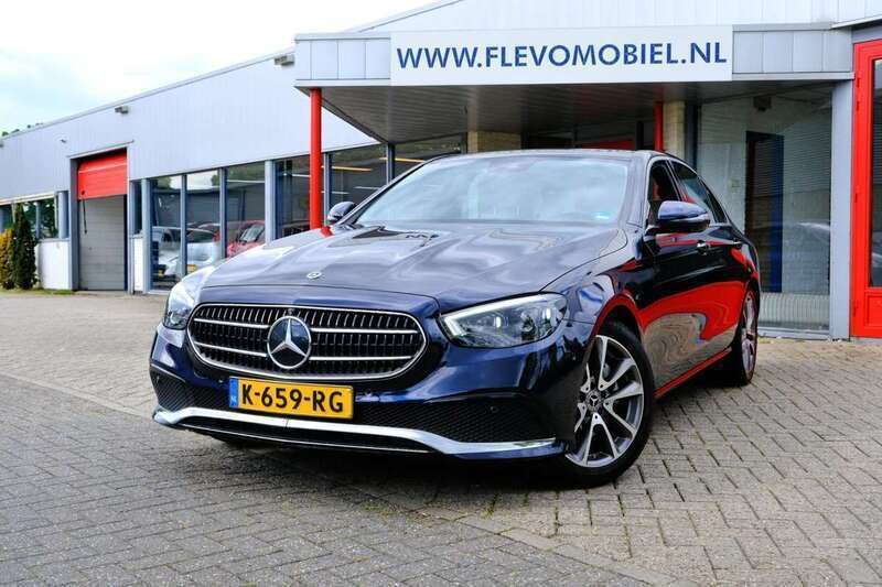 Blauw, metallic lak Gebruikt 2021 Mercedes E200 Luxury Sedan | € 40.950 (Iets duurder) - Afbeelding 1/4