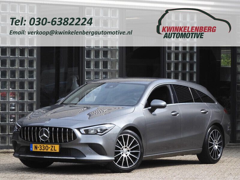 Grijs, metallic lak Gebruikt 2019 Mercedes CLA180 Sedan | € 24.950 (Super prijs) - Afbeelding 1/4