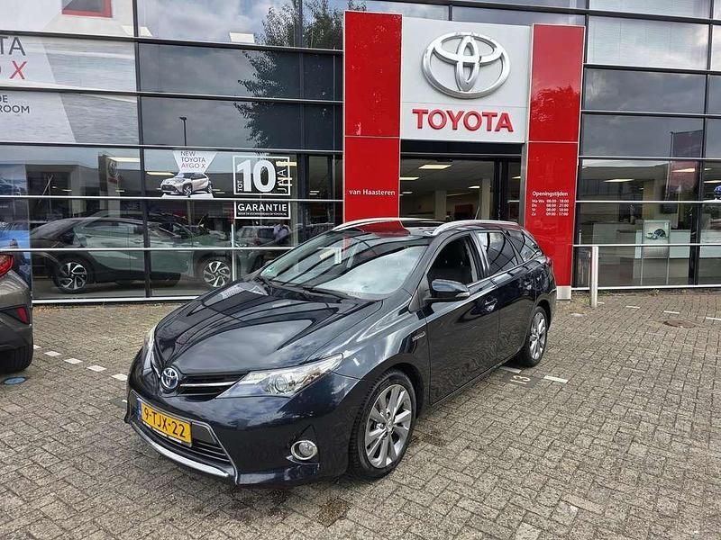 Grijs Gebruikt 2014 Toyota Auris Hybrid Stationwagen | € 12.351 (Eerlijke prijs) - Afbeelding 1/4