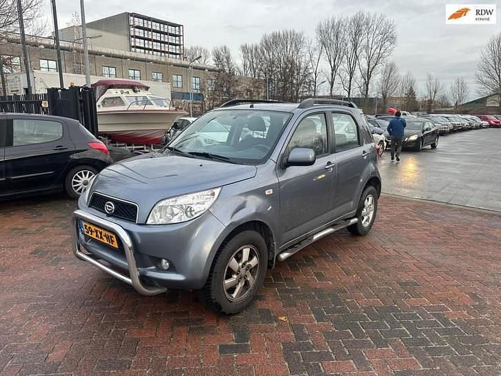Grijs (metallic) Gebruikt 2007 Daihatsu Terios SUV | € 4.444 (Goede deal) - Afbeelding 1/4