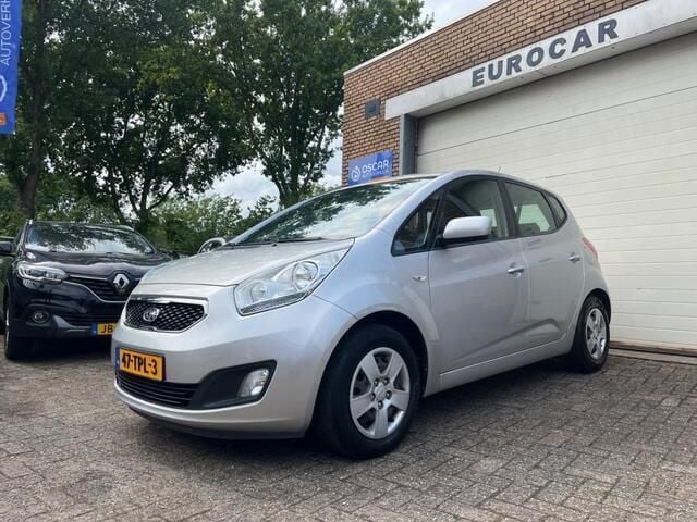 Grijs Gebruikt 2012 Kia Venga Plus Hatchback | € 5.750 (Goede deal) - Afbeelding 1/4