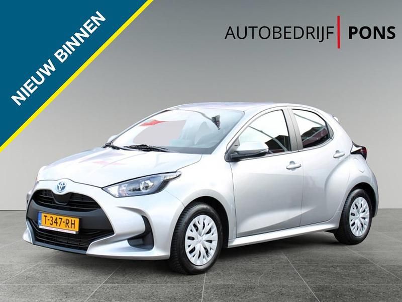 Grijs Occasion 2023 Toyota Yaris Hybrid Active Hatchback | € 20.950 (Eerlijke prijs) - Afbeelding 1/4
