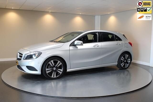 Grijs Gebruikt 2013 Mercedes A180 Ambition Hatchback | € 12.940 (Eerlijke prijs) - Afbeelding 1/4