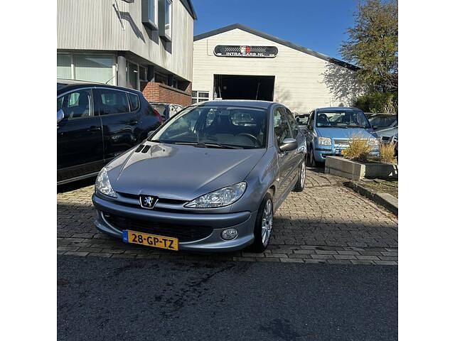 Grijs Gebruikt 2001 Peugeot 206 Hatchback | € 995 (Eerlijke prijs) - Afbeelding 1/4