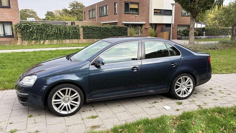 Blauw Gebruikt 2010 VW Jetta Highline Sedan | € 4.500 (Iets duurder) - Afbeelding 1/4