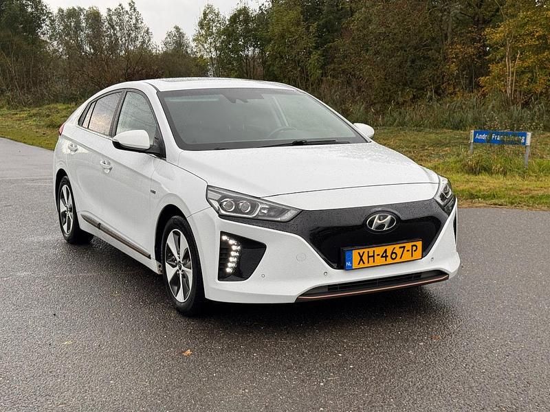 Wit Gebruikt 2019 Hyundai Ioniq Premium Hatchback | € 13.500 - Afbeelding 1/4