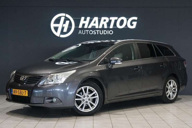 Grijs Gebruikt 2011 Toyota Avensis Business Edition Stationwagen | € 8.950 (Eerlijke prijs) - Afbeelding 1/4
