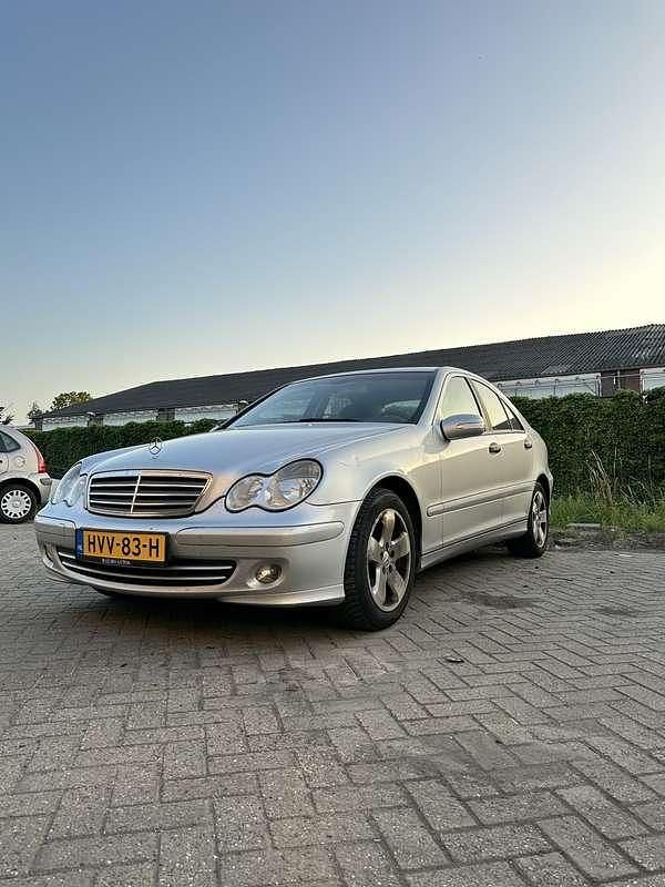 Gebruikt 2005 Mercedes C200 Classic Sedan | € 2.750 (Eerlijke prijs) - Afbeelding 1/4