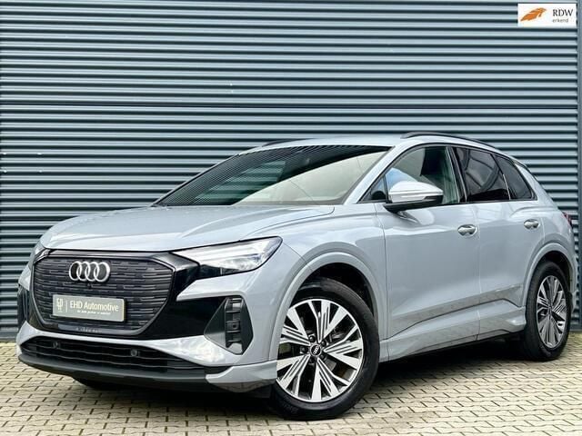 Grijs, metallic lak Gebruikt 2024 Audi Q4 e-tron S-Line SUV | € 39.900 (Super prijs) - Afbeelding 1/4