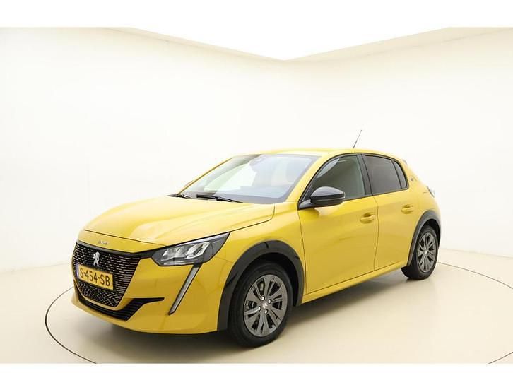 Geel Gebruikt 2024 Peugeot e-208 Active Hatchback | € 20.645 (Eerlijke prijs) - Afbeelding 1/4