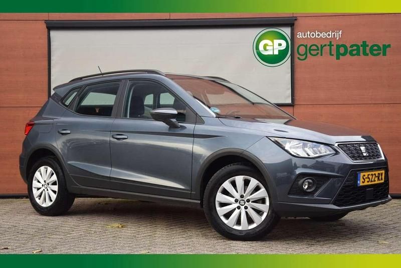 Grijs Gebruikt 2019 Seat Arona Style SUV | € 15.500 (Eerlijke prijs) - Afbeelding 1/4