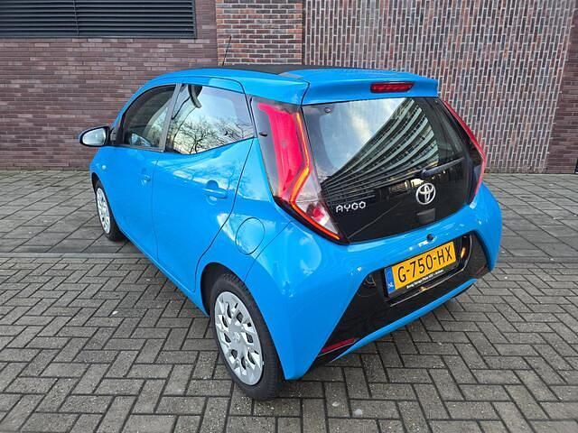 Occasion Toyota Aygo X-play 72 PK (52 kW) 2019 Blauw Hatchback