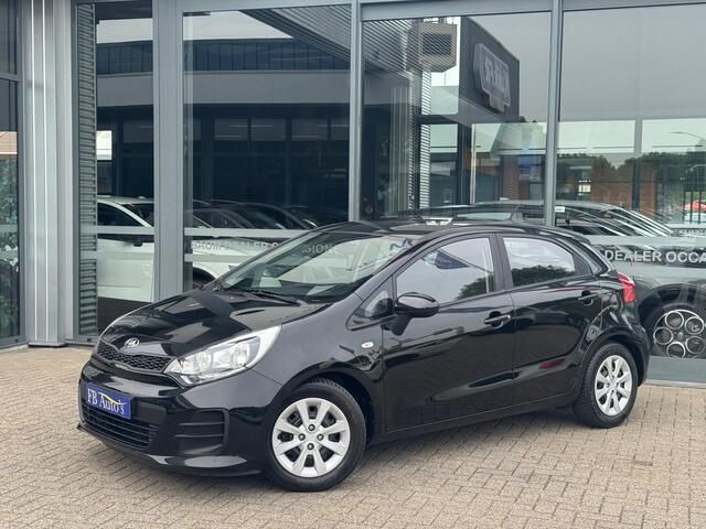 Zwart Gebruikt 2016 Kia Rio Comfort Hatchback | € 7.450 (Eerlijke prijs) - Afbeelding 1/4