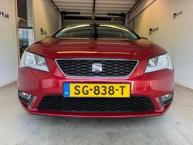 Occasion Seat Leon Business 110 PK (80 kW) 2015 Rood Hatchback