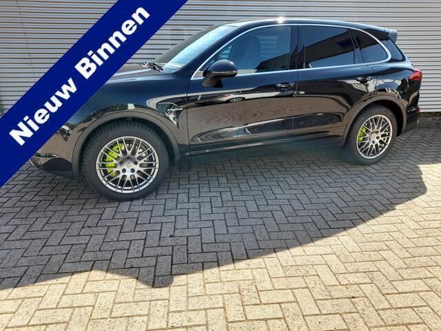 Zwart Gebruikt 2015 Porsche Cayenne SUV | € 34.995 - Afbeelding 1/4
