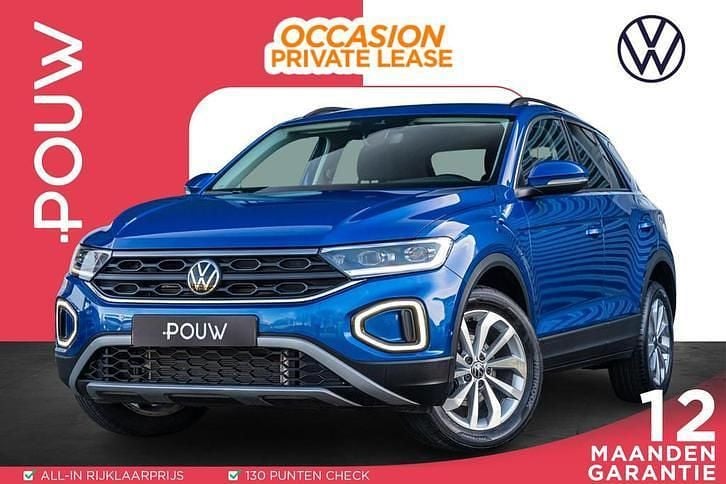 Blauw Occasion 2024 VW T-Roc Life SUV | € 29.850 (Super prijs) - Afbeelding 1/3