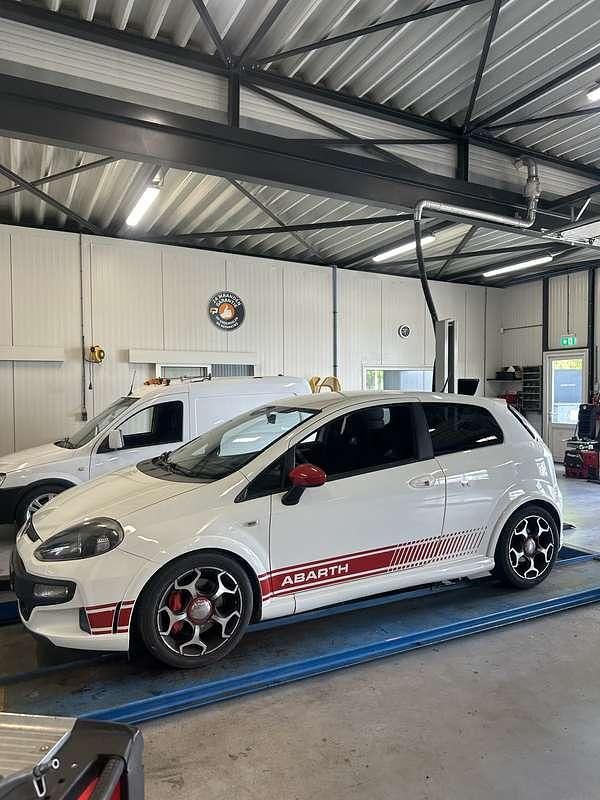 Wit Gebruikt 2012 Fiat Punto Abarth Hatchback | € 9.950 - Afbeelding 1/4