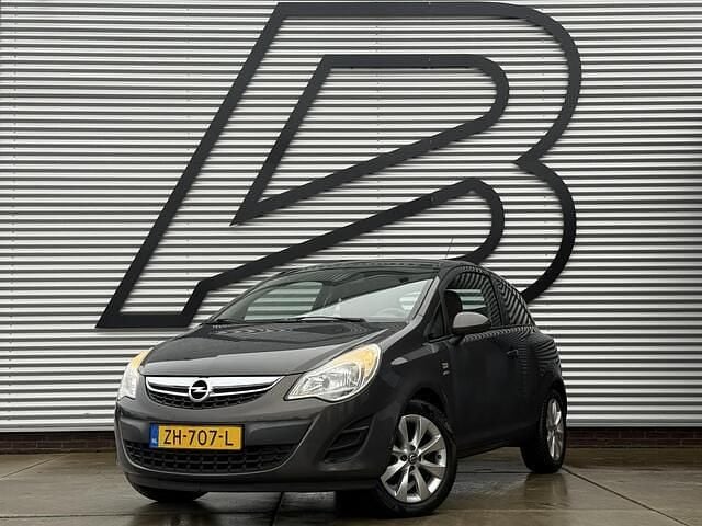 Grijs Occasion 2013 Opel Corsa Selection Hatchback | € 3.749 (Goede deal) - Afbeelding 1/4